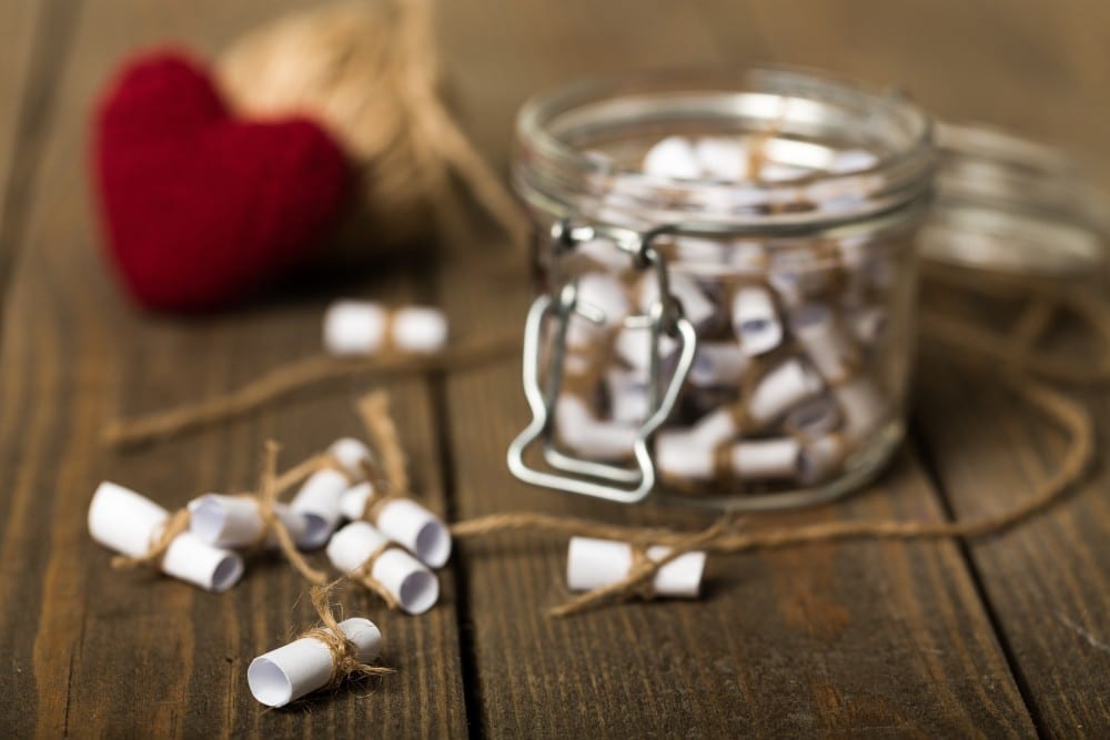 Gör en happiness jar, lyckoburk, diy, pyssel, kreativitet, glädje, livsglädje, livskvalitet, bättre hälsa, bra hälsa, må bra