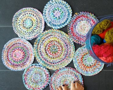 pysseltips, pyssel, pyssla, DIY, skapa, kreativitet, inspiration, idéer, pysselidéer, matta, inredning, tygrester, stuvbitar, tyggarn, trasmatta