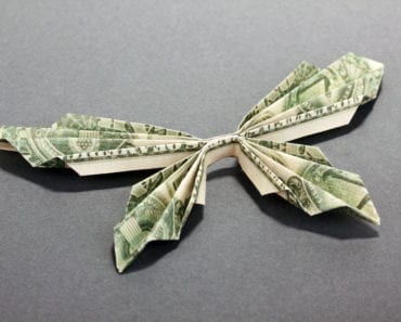 ge pengar, vika pengar, vika fjärilar av pengar, vika rosor av pengar, vika babyskor av pengar, pengar origami, origami, pyssel, pysseltips, present, gåva, presenttips