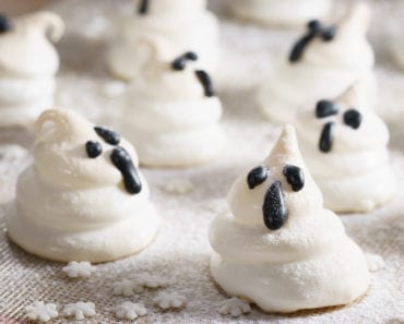 recept, baka, maräng, maränger, Halloween, baka inför halloween, spökmaräng, spökmaränger, blockchoklad, äggvita, strösocker