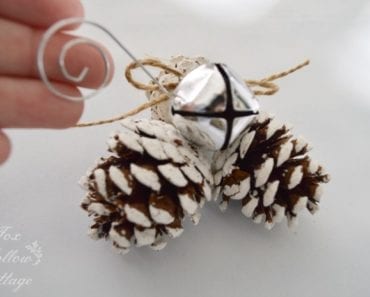 pyssel, pyssla, pysseltips, pysselidé, skapa bättre hälsa, bra hälsa, må bra, kreativitet, skapande, skaparglädje, julpyssel, jul, vinter, kottar, pyssla med kottar, julgran, julgranshänge, ornament, klocka, klockor