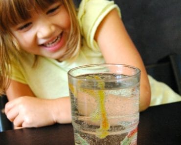 experiment, experiment för barn, barn, familj, skola, fritids, förskola, aktiviteter, lära sig, kunskap, naturkunskap, experimentera, prova nya saker, utforska, stimulera barns lärande, nyfikenhet, uppmuntra barns nyfikenhet, pyssel, pyssla, pysseltips, dansande maskar, godismaskar, gelémaskar, gummimaskar, vinäger, bakpulver