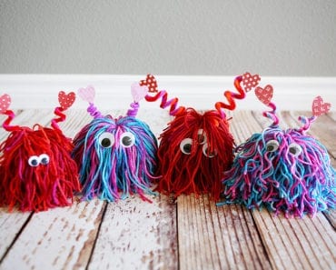Alla hjärtans dag, pyssel, pyssla, pysseltips, pysselidéer, barn, barnpyssel, pyssel för barn, monster, garn, garnboll, pom pom, garnmonster, kärleksmonster, maskot, kärleksmaskot, garnpyssel, pyssel med garn