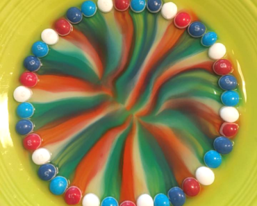 experiment, experiment för barn, barn, familj, skola, fritids, förskola, aktiviteter, lära sig, kunskap, naturkunskap, experimentera, prova nya saker, utforska, stimulera barns lärande, nyfikenhet, uppmuntra barns nyfikenhet, pyssel, pyssla, pysseltips, Skittles, regnbåge, regnbågsexperiment
