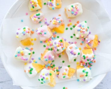 recept, recept för barn, laga mat med barn, baka med barn, baka, baktips, matinspiration, bakinspiration, pyssel, barnpyssel, pyssel för barn, pysseltips, mellanmål, godis, snacks, frukt, mango, fryst mango, mangobitar, yoghurt, strössel, fryst frukt