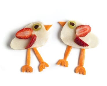 frukt, frukter, mat, fruktstund, göra mat rolig, kreativ mat, pyssel, pyssla, pysseltips, leka med mat, pyssla och lek, familj, barn, barnpyssel, pyssel för barn, familjepyssel, skola, fritids, förskola, jordgubbe, jordgubbar, äpple, päron, morot, morötter, vindruva, vindruvor, fågel, fåglar