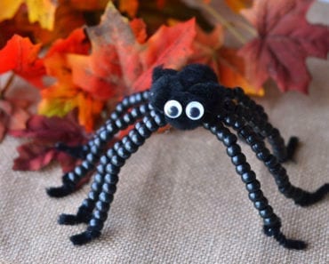 pyssel, pysseltips, pysselidé, barnpyssel, pyssel för barn, halloween, halloweenpyssel, skapa, spindel, spindlar, pärla, pärlor, piprensare