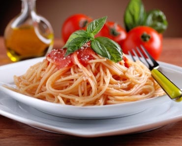 recept, recept för barn, barnrecept, pasta pomodoro, tomatsås, färska tomater, pastarecept, pasta, italiensk mat, laga mat med barn