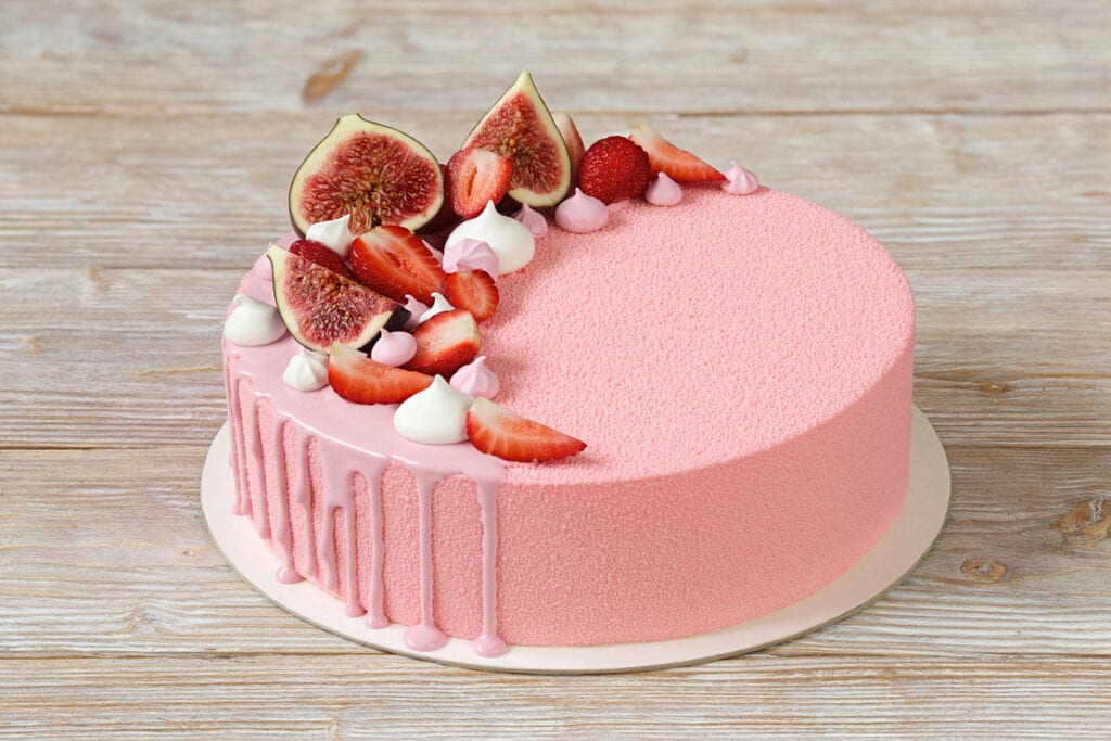 Moussetårta med "mirror glaze" och maränger