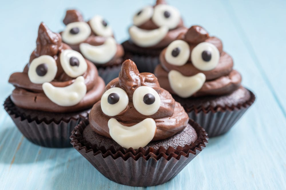 recept för barn, barnrecept, recept, bajs-emoji, poop emoji, kreativ mat, muffins, chokladmuffins, cupcake, frosting, chokladfrosting, baka med barn
