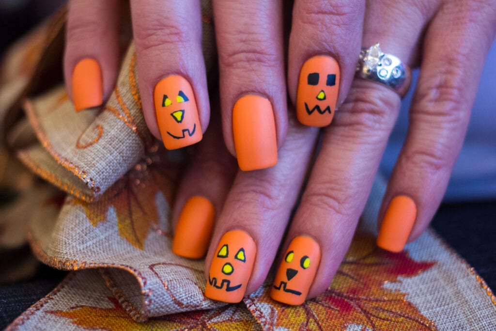 snygga halloweennaglar