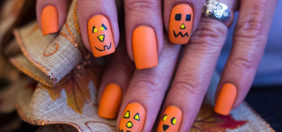 snygga halloweennaglar