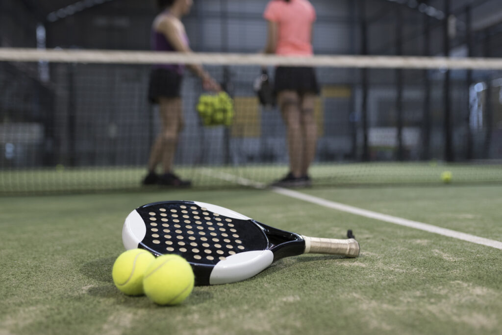 spela padel tennis