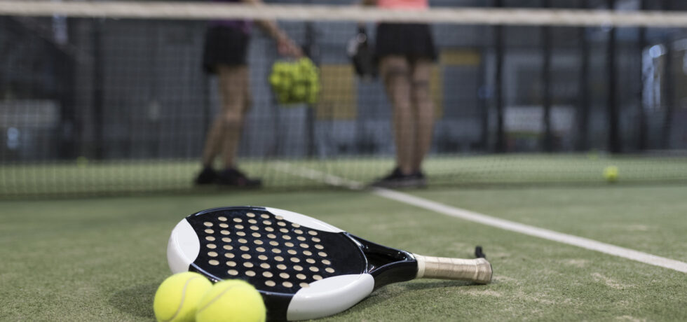 spela padel tennis